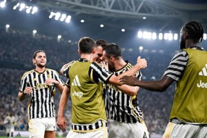  国际米兰绝杀尤文，登顶意甲积分榜  