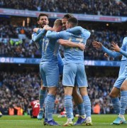  曼城德比大战三球完胜曼联  