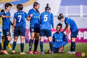  曼城女足夺得联赛冠军创历史  