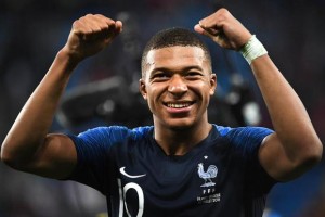  姆巴佩合约风波持续，多国豪门抛出橄榄枝  