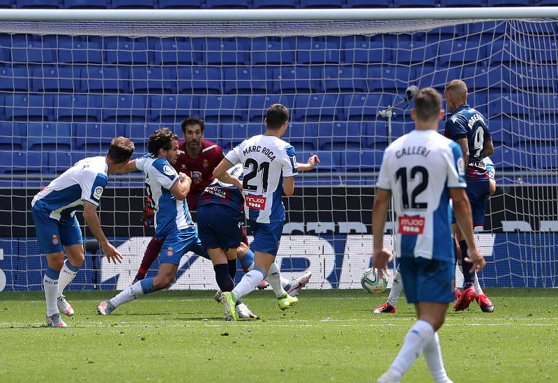  法甲黑马昂热连胜跻身欧战席位  