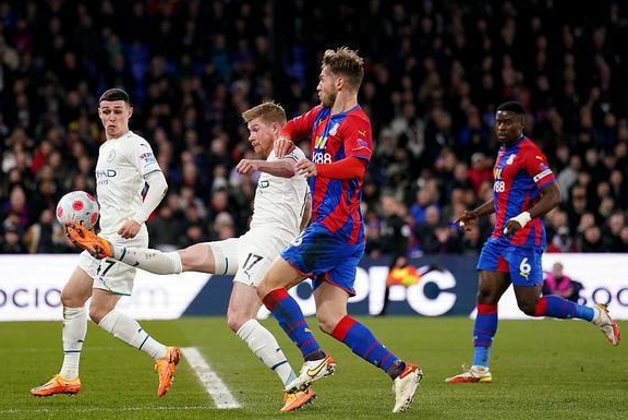  狼队韧性十足逼平曼城，防守反击成典范  